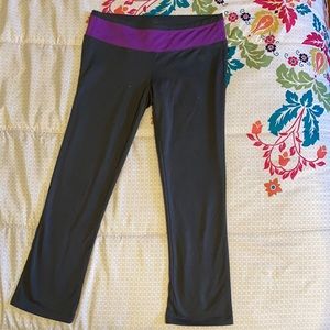Aerie Fit Work Out Gray/Purple Capri Leggings Stretchy & Comfy Size SP